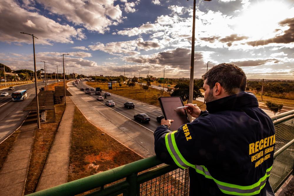 Capa da notícia: Tecnologia, equilíbrio fiscal e valorização do servidor marcam a gestão econômica do GDF em 2025
